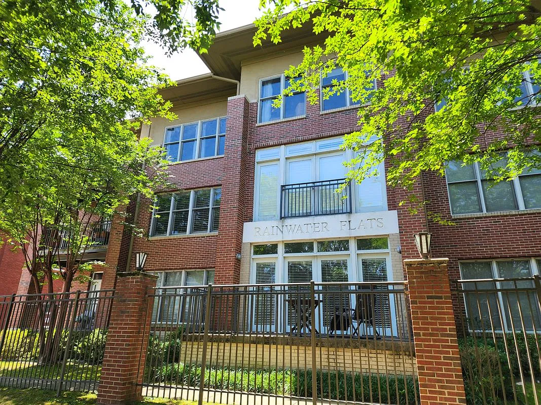 1 bed, 1.0 bath, 915 sqft, $1,500 — Photo 3