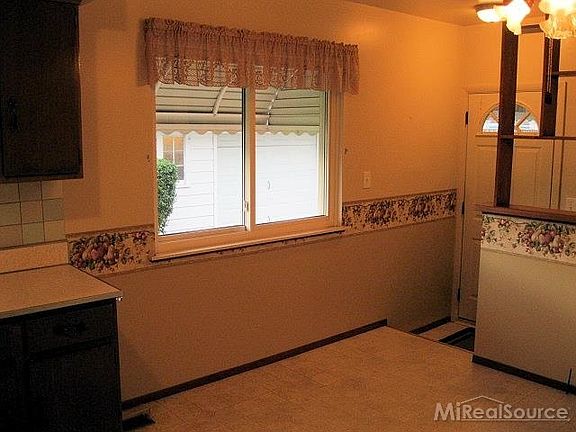 4th image of 31731 Gloede Dr