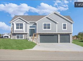 23003 S Foxs Ln, Peculiar, MO 64078