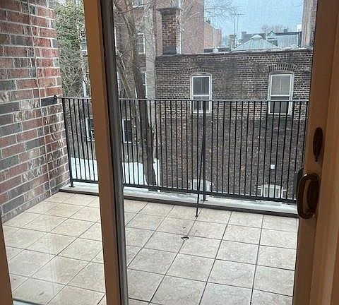 5th image of 1031 Clinton St