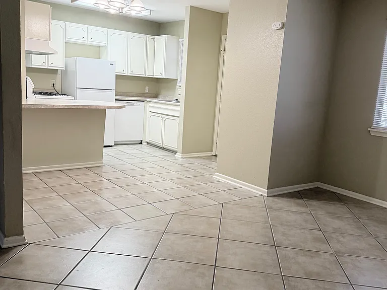 Ricks Apartments — Photo 21