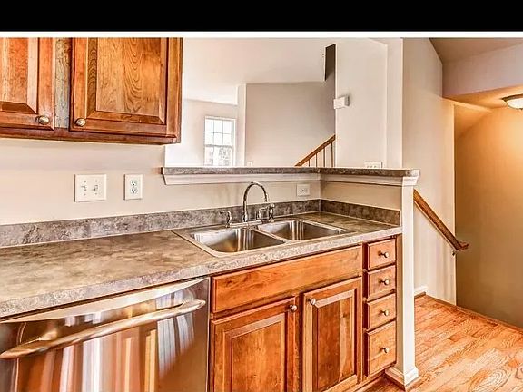 5th image of 73 Messina Ct