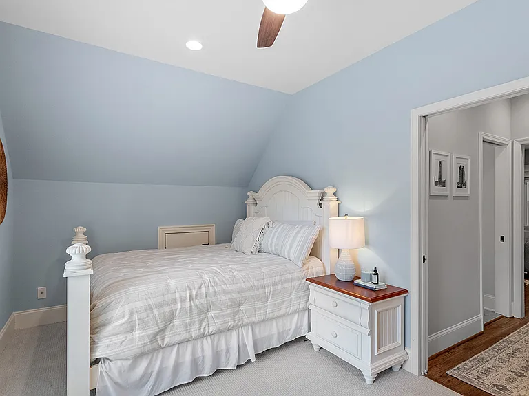 109 Grosvenor Dr — Photo 12
