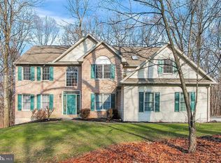 27 Ridge Dr, Fleetwood, PA 19522