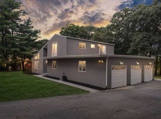 15 New Mill Rd, Smithtown, NY 11787