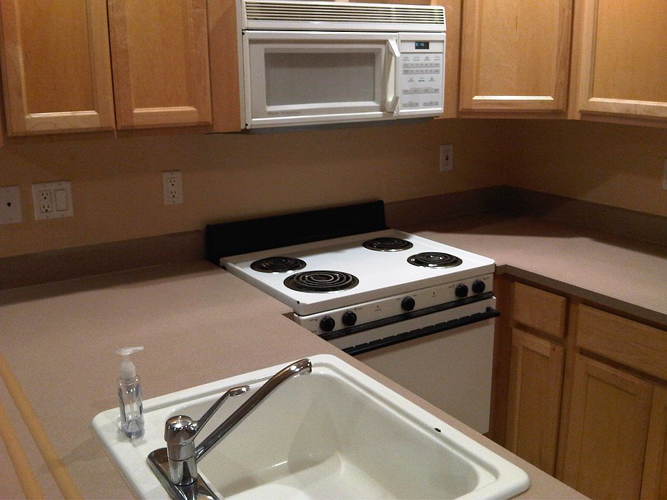 2nd image of 426 NE Quimby Ave