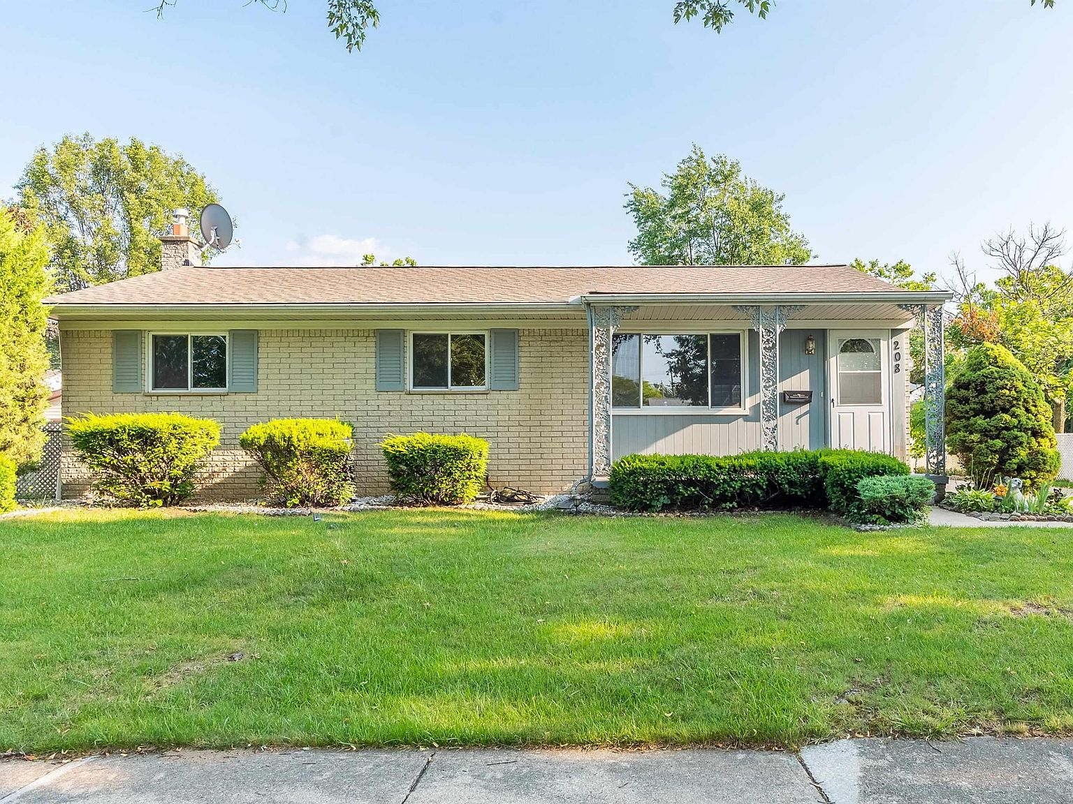 208 Wallace Dr, Saline, MI 48176 Zillow