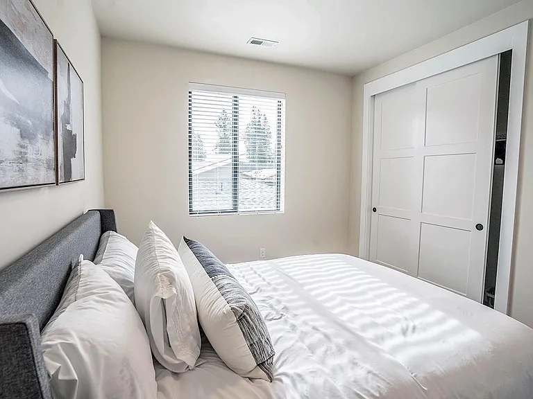 3316 N Rosalia Rd — Photo 29