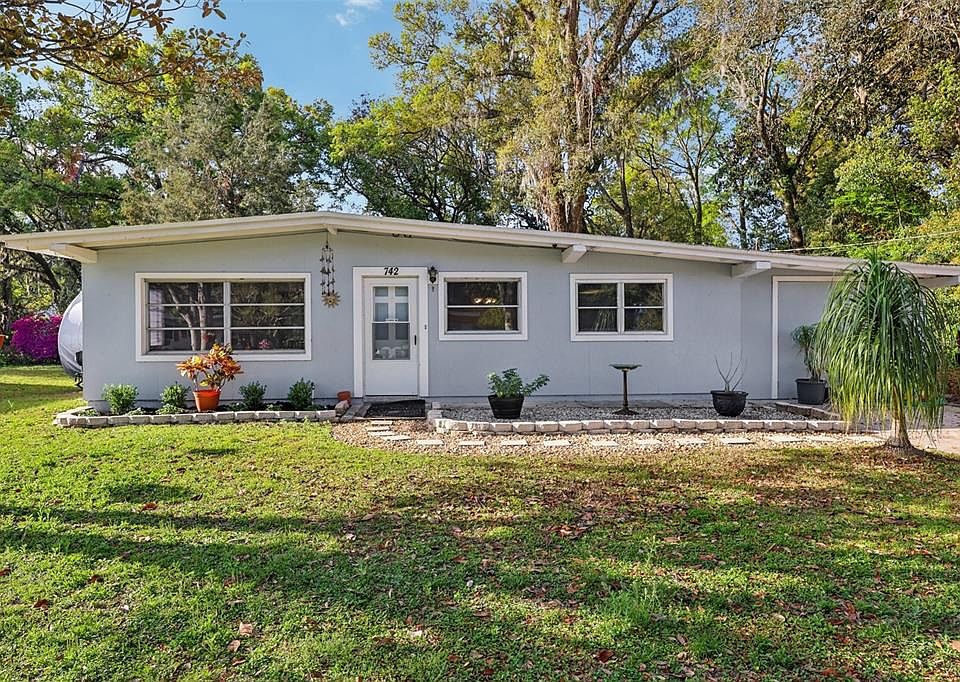 1st image of 742 VALENCIA AVENUE