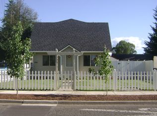 244-244.5 E Elmore St, Lebanon, OR 97355