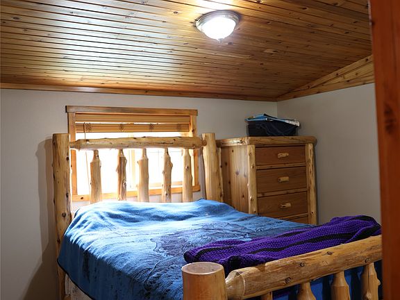4th image of 765 Border Ln