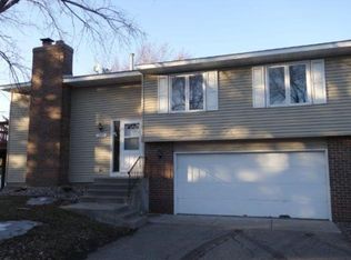 4693 Ridge Cliffe Dr, Eagan, MN 55122