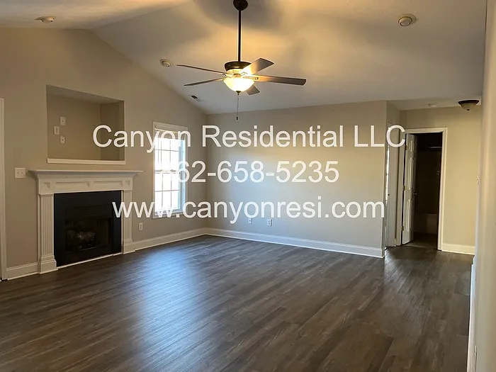 3 bed, 2.0 bath, 1650 sqft, $1,860 — Photo 3