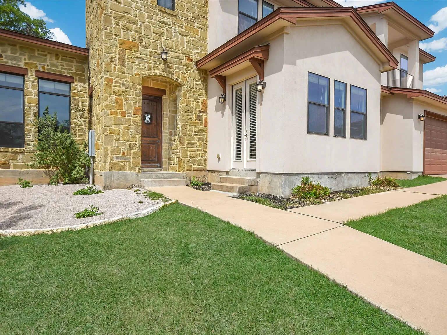 4 bed, 4.5 bath, 3255 sqft, $3,100 — Photo 2