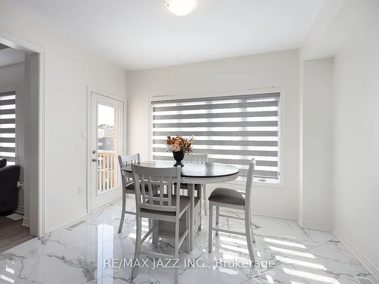 131 Courtney St — Photo 9