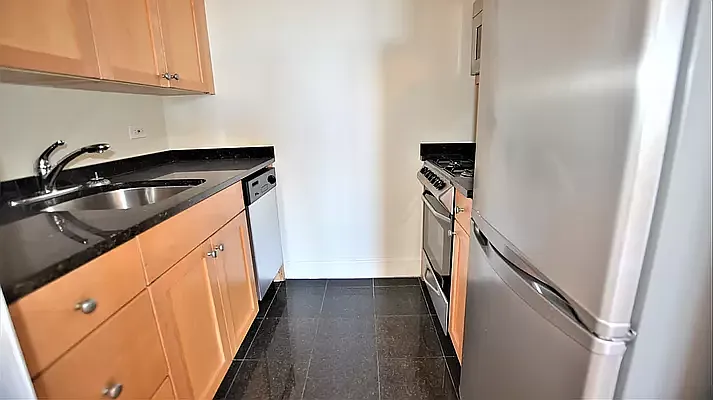 Rented by Manhattan Realty Group | media 10