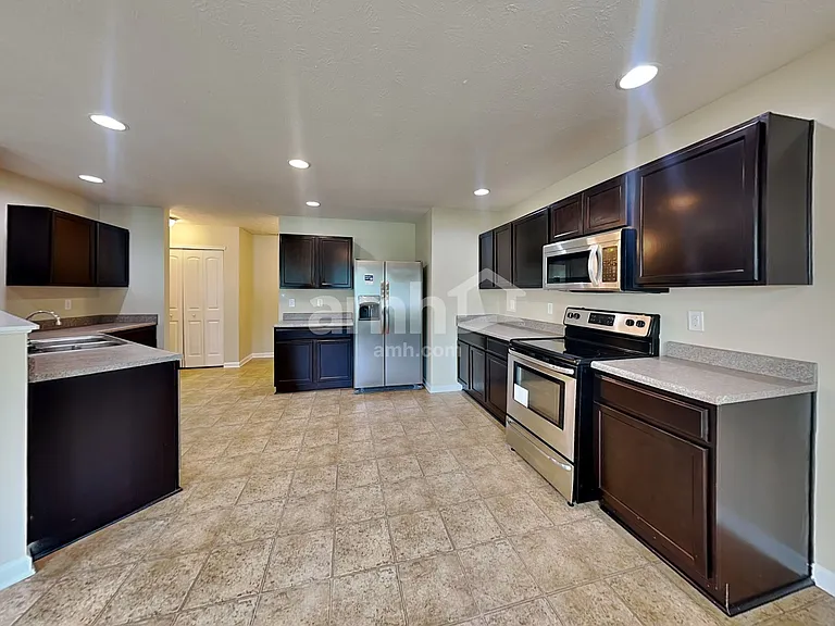 7161 Lakeland Trails Blvd — Photo 3