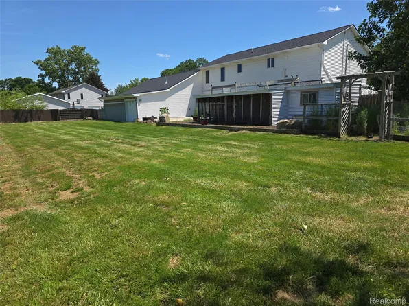 5158 Coldwater Rd, Lapeer, MI 48446
