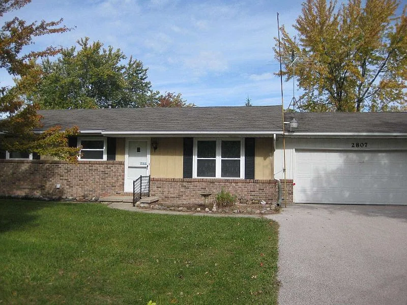 2807 E Fisher Rd photo 1