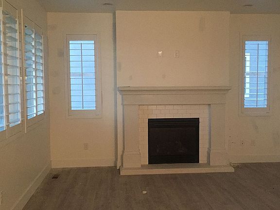 Front room gas fireplace 