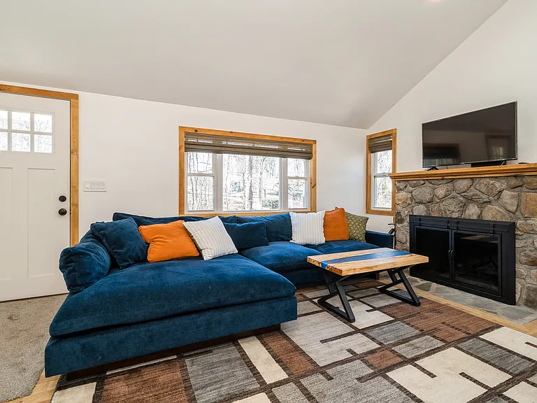 100 Poplar Ln — Photo 16