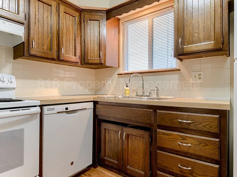 164 SW Robin Rd — Photo 13