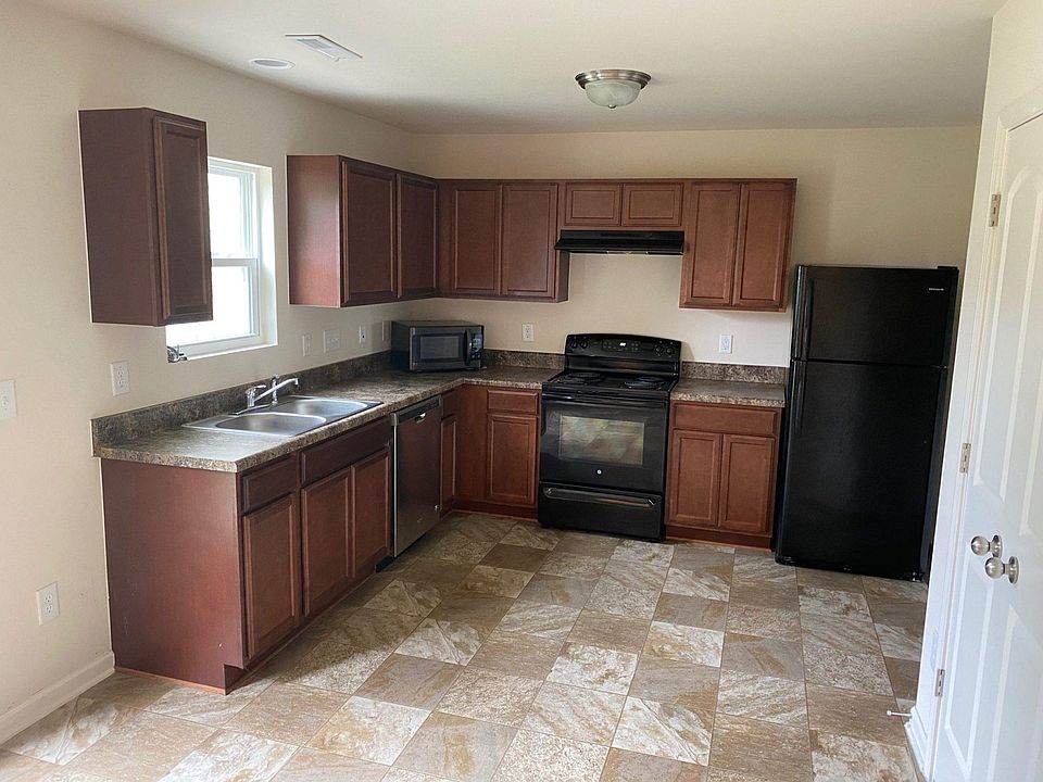 2nd image of 445 Sandybrooke Dr