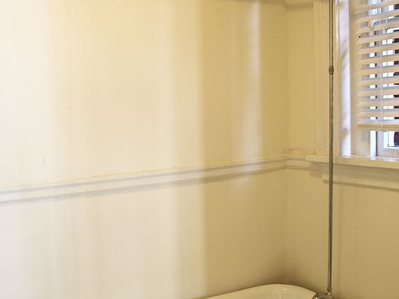 4th image of 811 N Boulevard APT 3