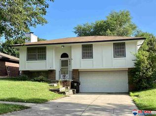 7410 Eagle Dr, Lincoln, NE 68507