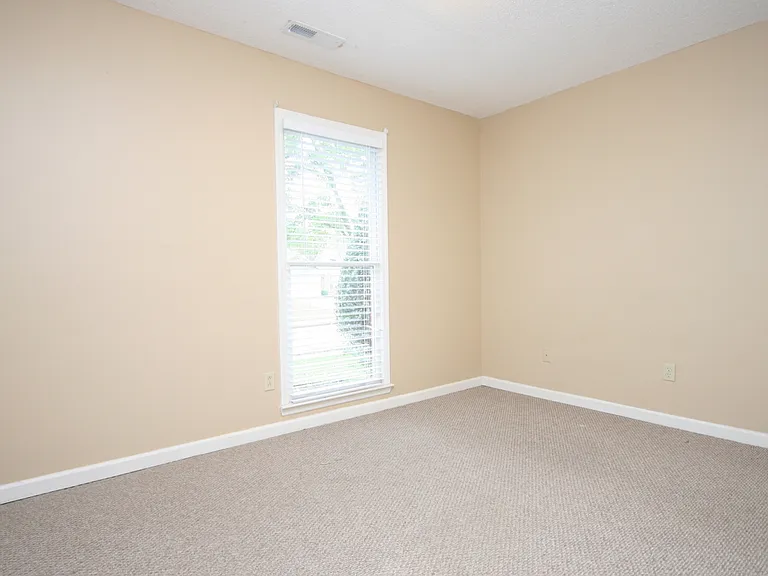 104 Hollington Dr NE — Photo 10