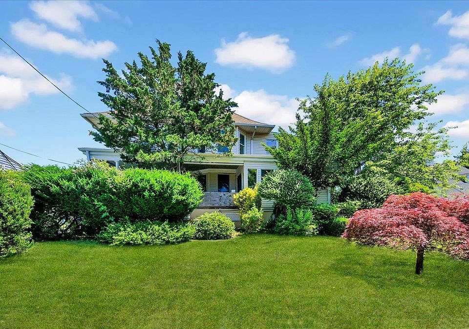 1st image of 228 Weyman Avenue