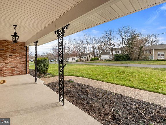 4th image of 2182 Shawn Dr