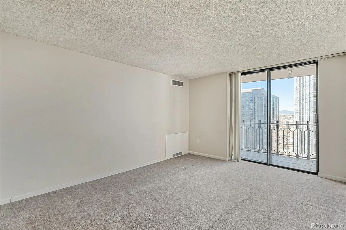 Building Photo - 1020 15th St #27D