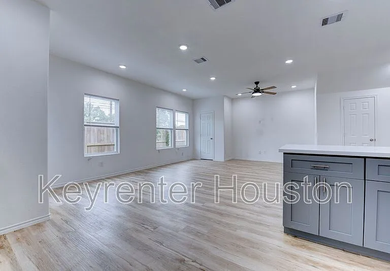8203 Woodlyn Rd #C — Photo 7