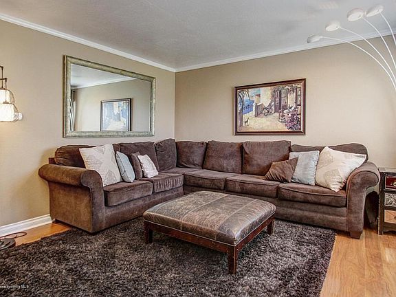5th image of 1049 E Huntington Dr Unit B
