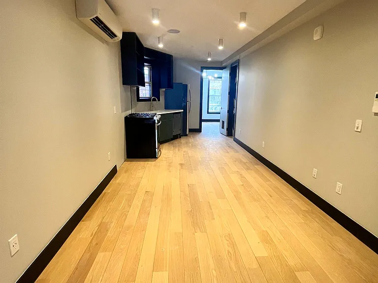 41 Van Wagenen Ave #3R — Photo 3