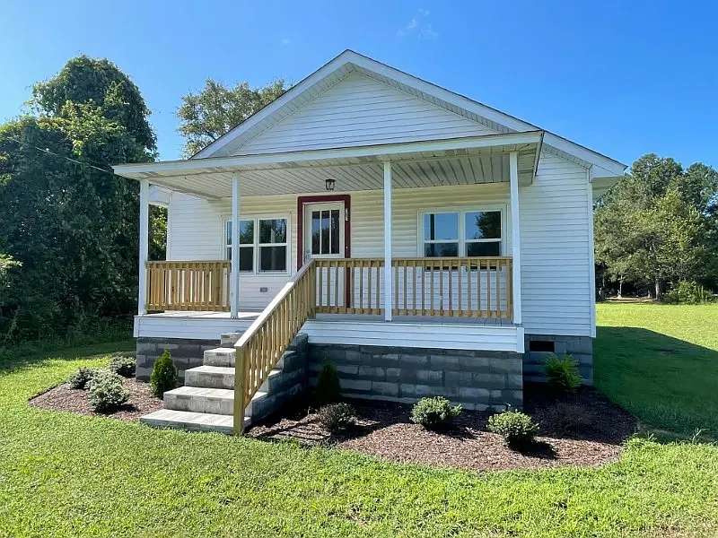 3 bed, $1,400 — Photo 1