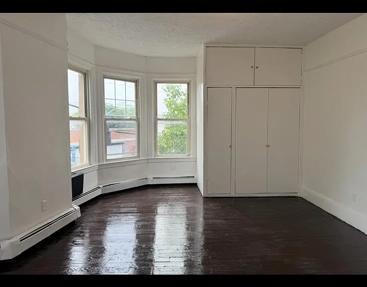 W Lincoln Ave — Photo 1