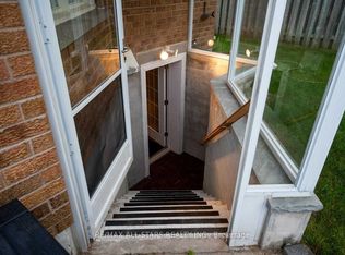 1915 Rosebank Rd N, Pickering, ON L1V1P7