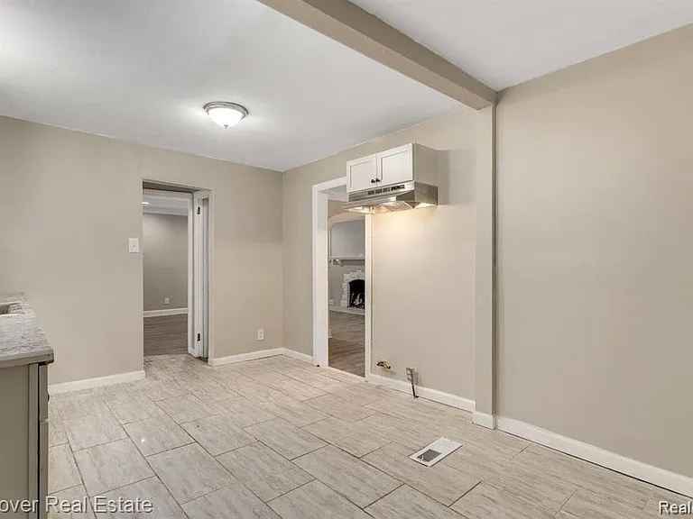 5574 Buckingham Ave — Photo 11