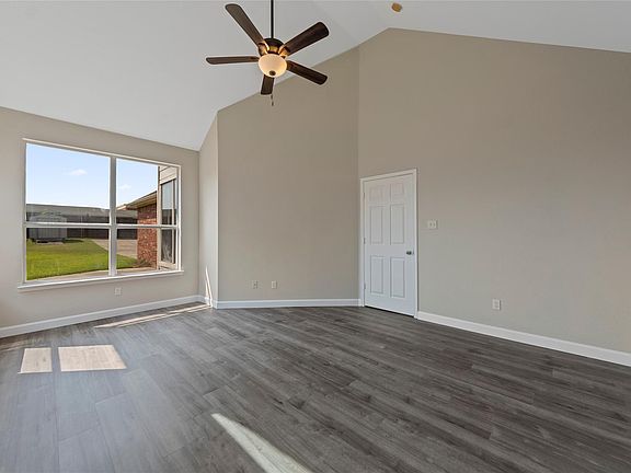 4th image of 2905 Aspen Dr
