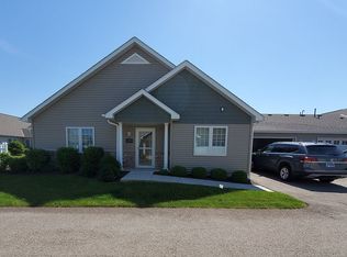 2165 Waterbury Ln E, Sycamore, IL 60178