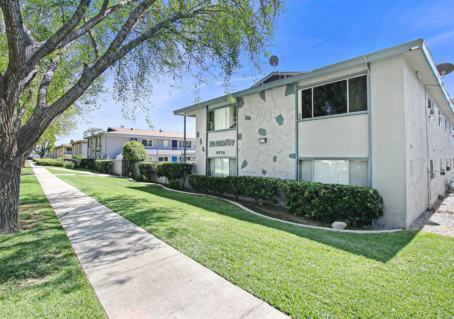 854-856 Orchid Ct. — Photo 4