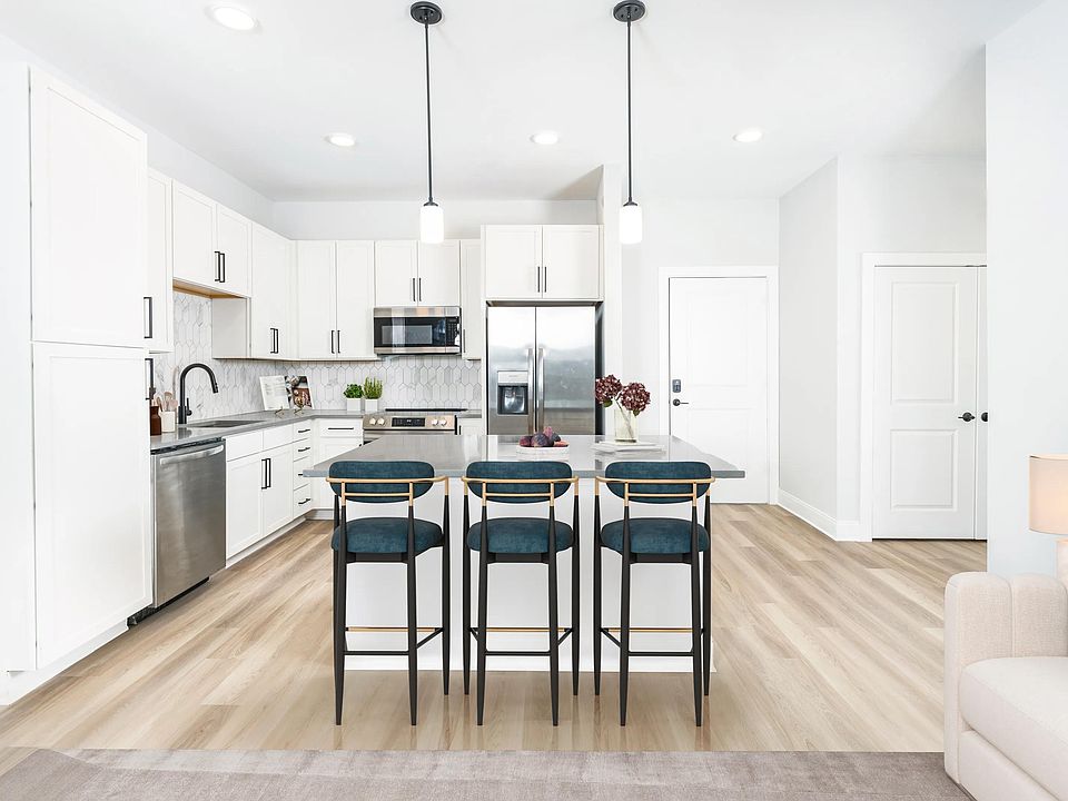 Pick your perfect look with two finish packages and enjoy a spacious chef''s island for all your cooking needs.