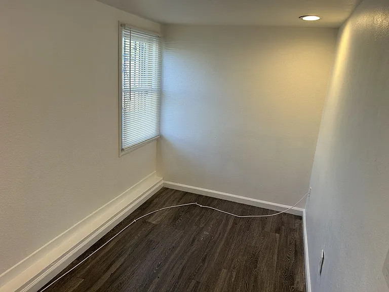 827 Georgia St — Photo 14