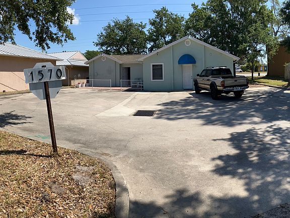 Two entrances 
Front and back of property 
Large Parking lot