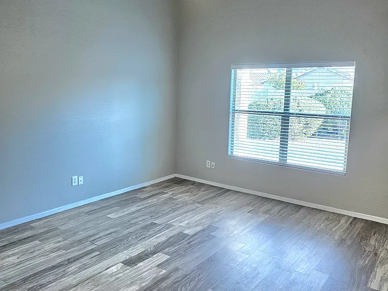 1111 E Chelsea Dr — Photo 25