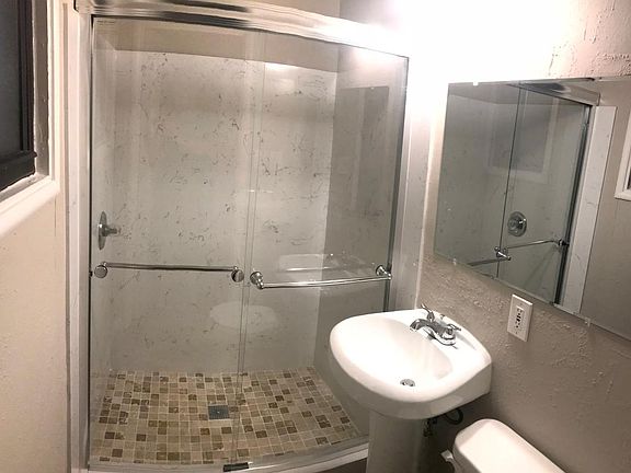 4th image of 2590 Gloria Way