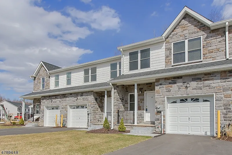 17 Decroce Ct