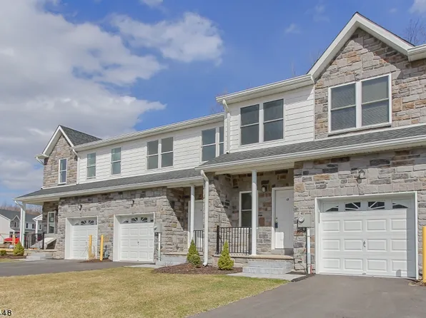 17 Decroce Ct, Parsippany, NJ 07054